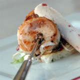 Rollade van kip met spinazie en bloemkool, sorbet van ham en stroop van rode wijn