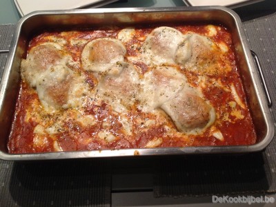 Kip, tomatensaus en mozzarella in de oven met spelt pasta
