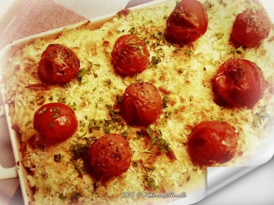 Ovenschotel van peterselie tomatenpuree met kippengehakt en savooiekool. 