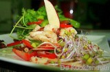 Salade van kip en spekreepjes