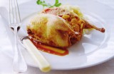 Geroosterde kwartels, clementines, saus met blond bier