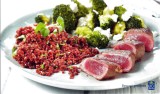 Lamsfilet met geroosterde broccoliroosjes en rode quinoa