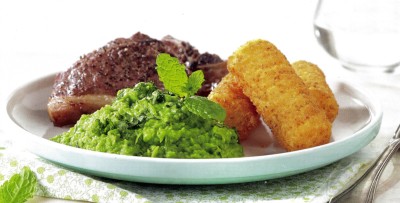 Lamskoteletten, met erwten-muntpuree Lamskoteletten, met erwten-muntpuree