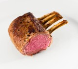 Lamskroon, geplette aardappel met chorizo en oregano