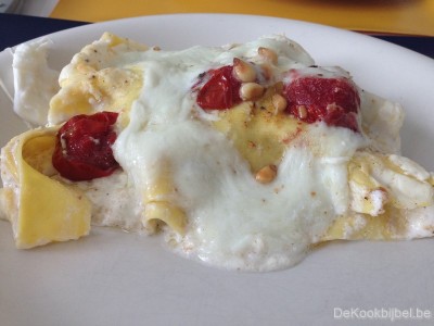 Lasagne met kerstomaat, artisjok en Parmaham