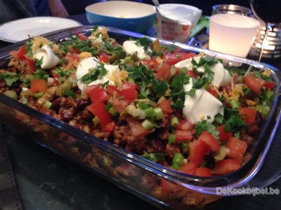 Nachos met gehakt, cheddar en groentjes