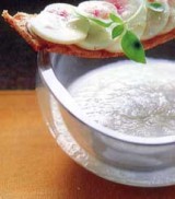 Crème van aardpeer en gerookte paling met minitoast van chamignons