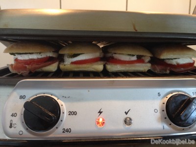 Panini tomaat mozzarella