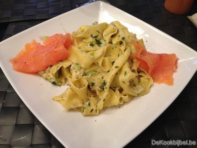 Pappardelle, prei, kruidenkaas en gerookte zalm