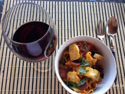 Pappardelle met calabrese saus ,haloumi en chili, krokante chorizo