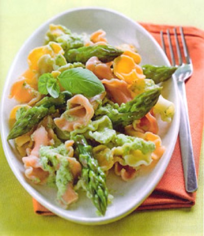 Frivole pasta met groene asperges en ricotta