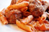 Eén pot pasta met ballekes