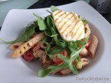 Pastasalade met gegrilde haloumi en asperges