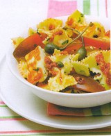 Pasta met haloumi, tomatendressing en geroosterde kerstomaten
