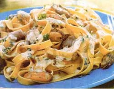 Pasta met mosselen, paddestoelen en mosterd