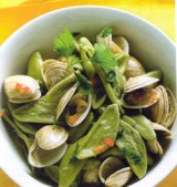 Olijfbladpasta met schelpjes in witte wijn