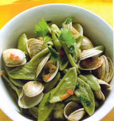 Olijfbladpasta met schelpjes in witte wijn