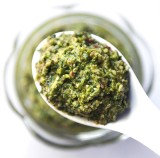 Pesto met noten en Spaanse peper