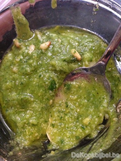 Gevulde kipfilet met ricottapesto en pizzaiolasaus