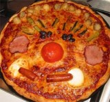 Kinderpizza in de vorm van een clown