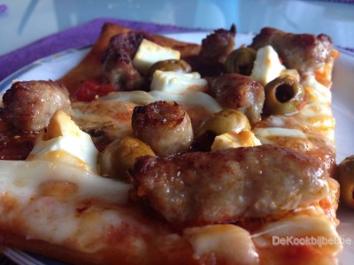Pizza met worst