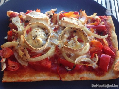 Pizza met chorizo, artisjok en olijven (BBQ)