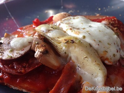 Pizza (spelt) chorizo, paddenstoel, artisjok