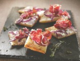 Pizzetta's met uiringen en pancetta