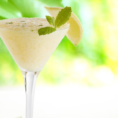 Cocktail met crema di limoncello en prosecco