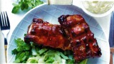 Germarineerde en gecarameliseerde ribbekes met bloemkool