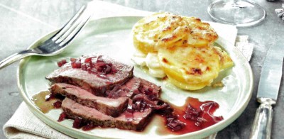 Rosbief met gratin van wintergroenten en rodewijnsaus