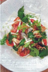 Salade met scampi, appel en curry