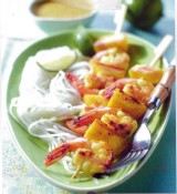 Brochettes van scampi's met mango en kokosmelk