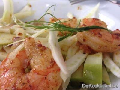 Venkelsalade met scampi en curry-olie