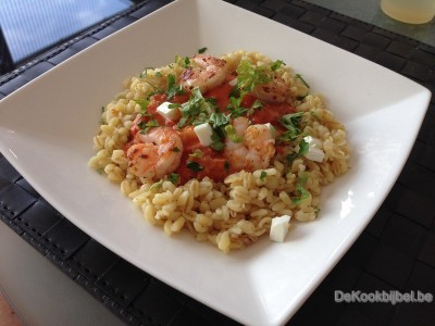 Ebly, scampi en een romig tomaat-feta sausje