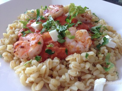 Ebly, scampi en een romig tomaat-feta sausje