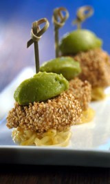 Beignets van schelvis met avocado en zoete ui