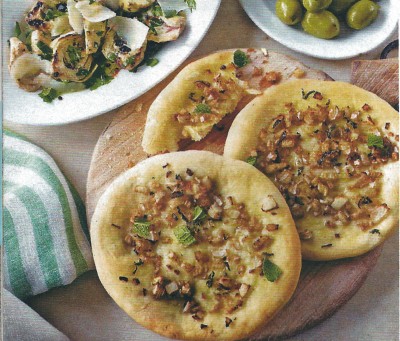 Schiacciatine bestrooid met munt en pesto