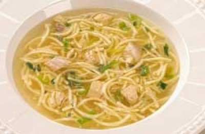 Kippebouillon met bamboe