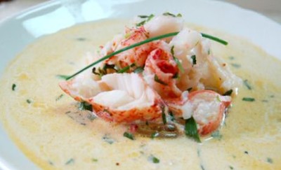 Knolseldersoepje met witbier, kreeft en Ganda Ham