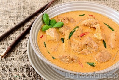 Thaïse kokossoep met restjes van kalkoen