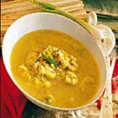 Maaltijdsoep met rijst, kokos en curry