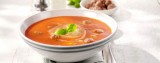 Tomatensoep met balletjes en basilicumroom