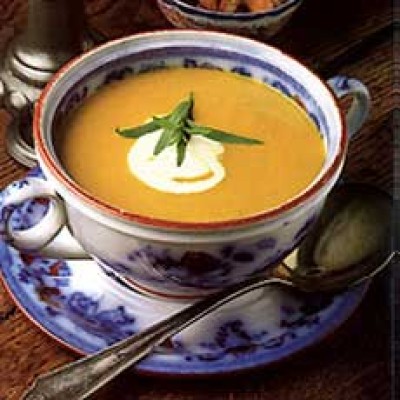 Wortel-kokossoep met curry en koriander