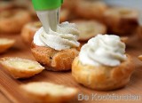 Soesjes met geitenkaas en balsamicosiroop