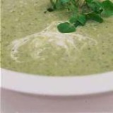 Groene groentensoep met pesto