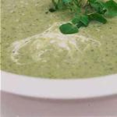Groene groentensoep met pesto
