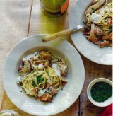 Spaghetti met worst, Gorgonzola, spekjes en paddenstoelen