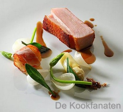 Cordon bleu van speenvarken met groen asperges