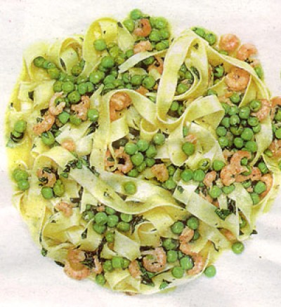 Tagliatelle met garnalen en doperwten Tagliatelle met garnalen en doperwten